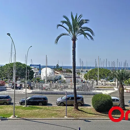 Apartment Renove Avec Terrasse, Climatisation Et Parking A - Fr-1-647-42 *